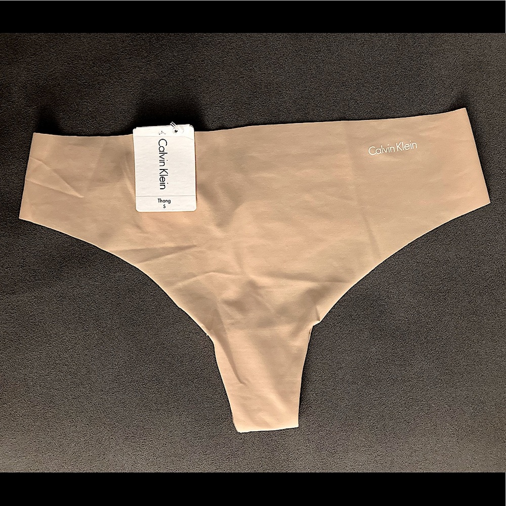 Calvin Klein CK Invisibles nude thong, seamless & tagless NWT medium